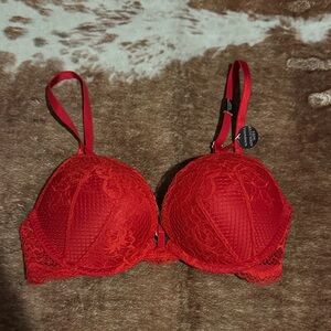 Elegant Red Lace Bra Victoria’s Secret NWT